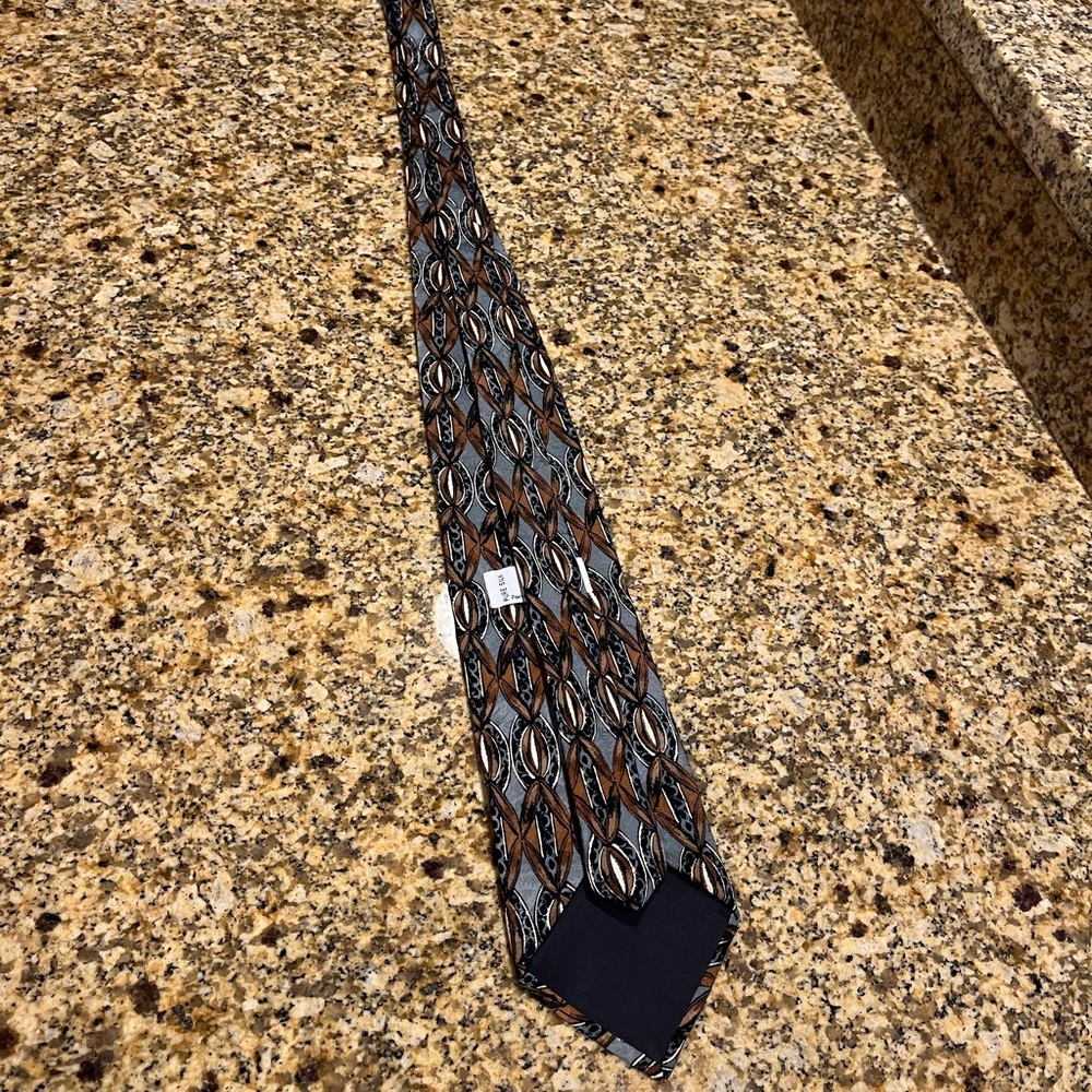 VALENTINO pietro Silk Handmade in Italy Mens Tie - Picture 6 of 6